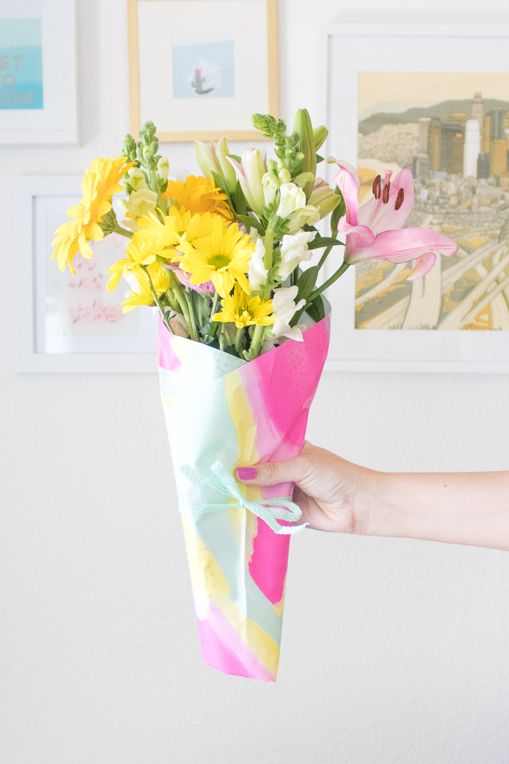 How To Wrap A Bouquet Of Flowers With Wrapping Paper