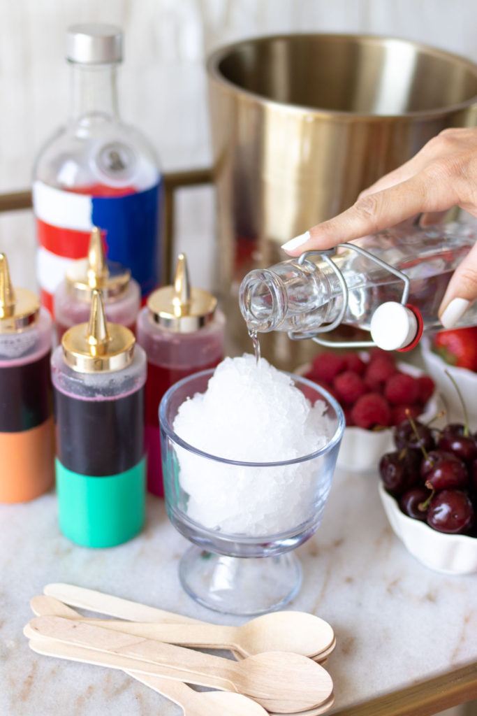 Make Boozy Snow Cones for 4th of July with real fruit snow cone syrups! Use fresh or frozen fruit to make adult snow cones for summer parties // #4thofjuly #snowcones #partyideas #cocktails